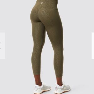 Born primitive fierce leggings